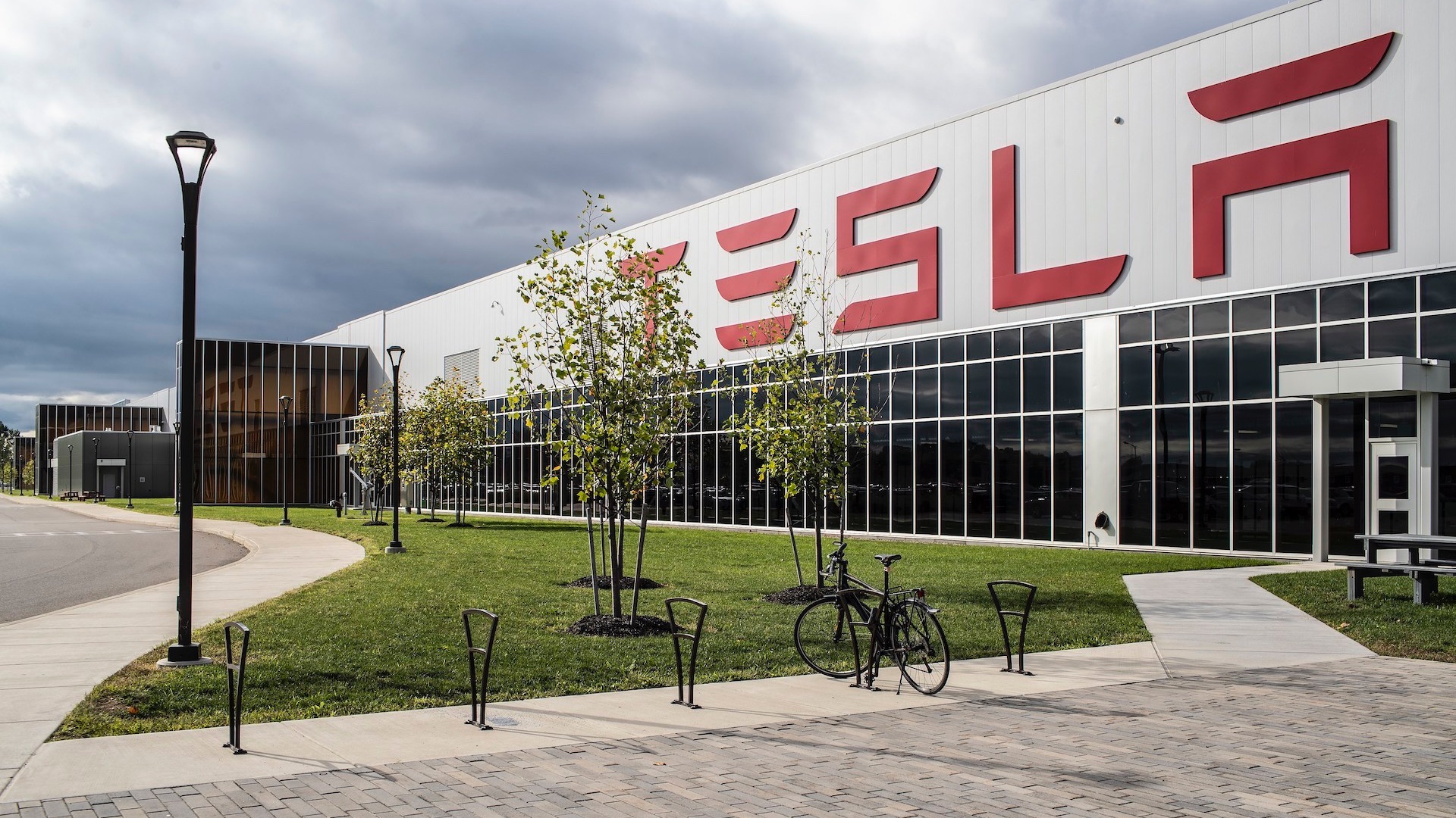 novinex-elon-musk-nejbohatsi-clovek-sveta-tesla-01